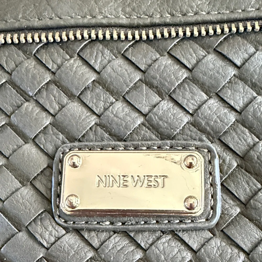 Nine West Olive Green Woven Faux Leather Zip Wristlet Clutch NWOT